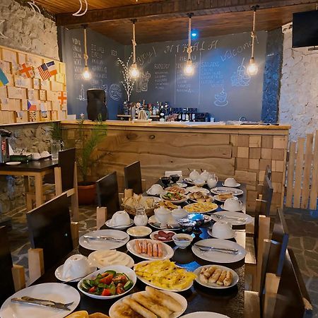 Guest House Nikala 메스티아 외부 사진