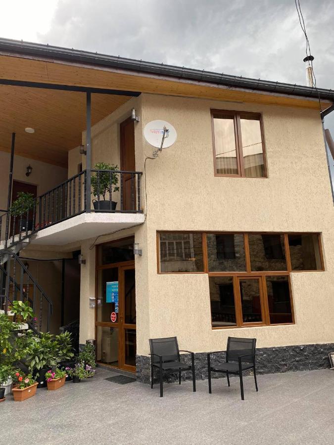 Guest House Nikala 메스티아 외부 사진