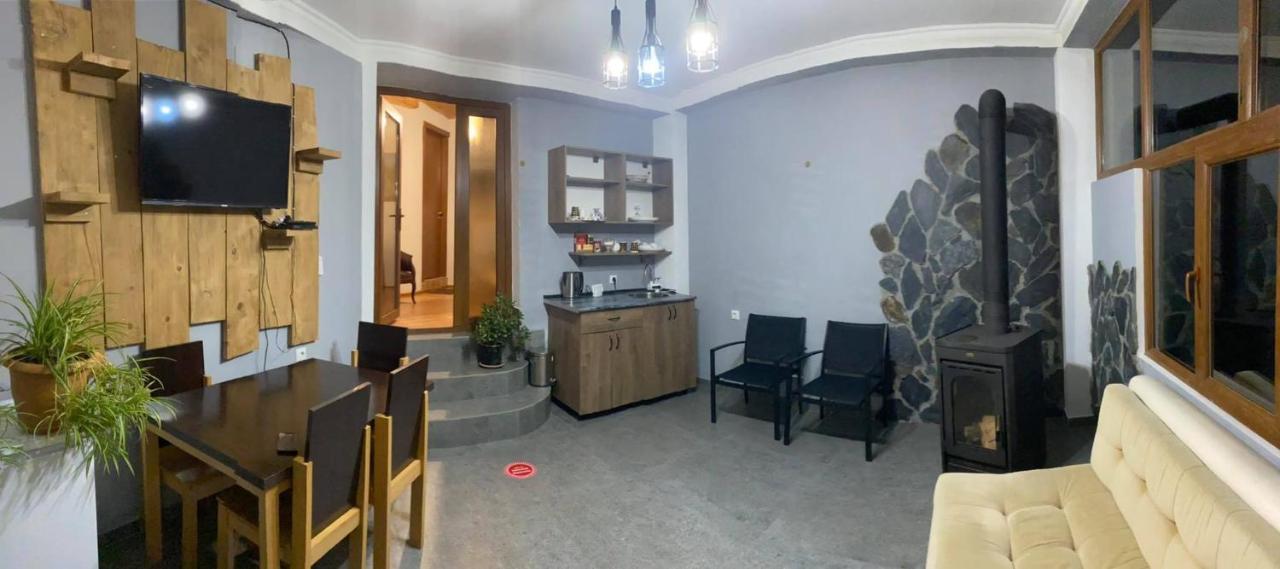 Guest House Nikala 메스티아 외부 사진