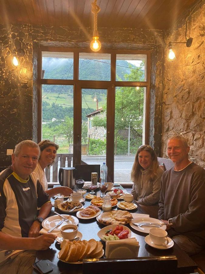 Guest House Nikala 메스티아 외부 사진