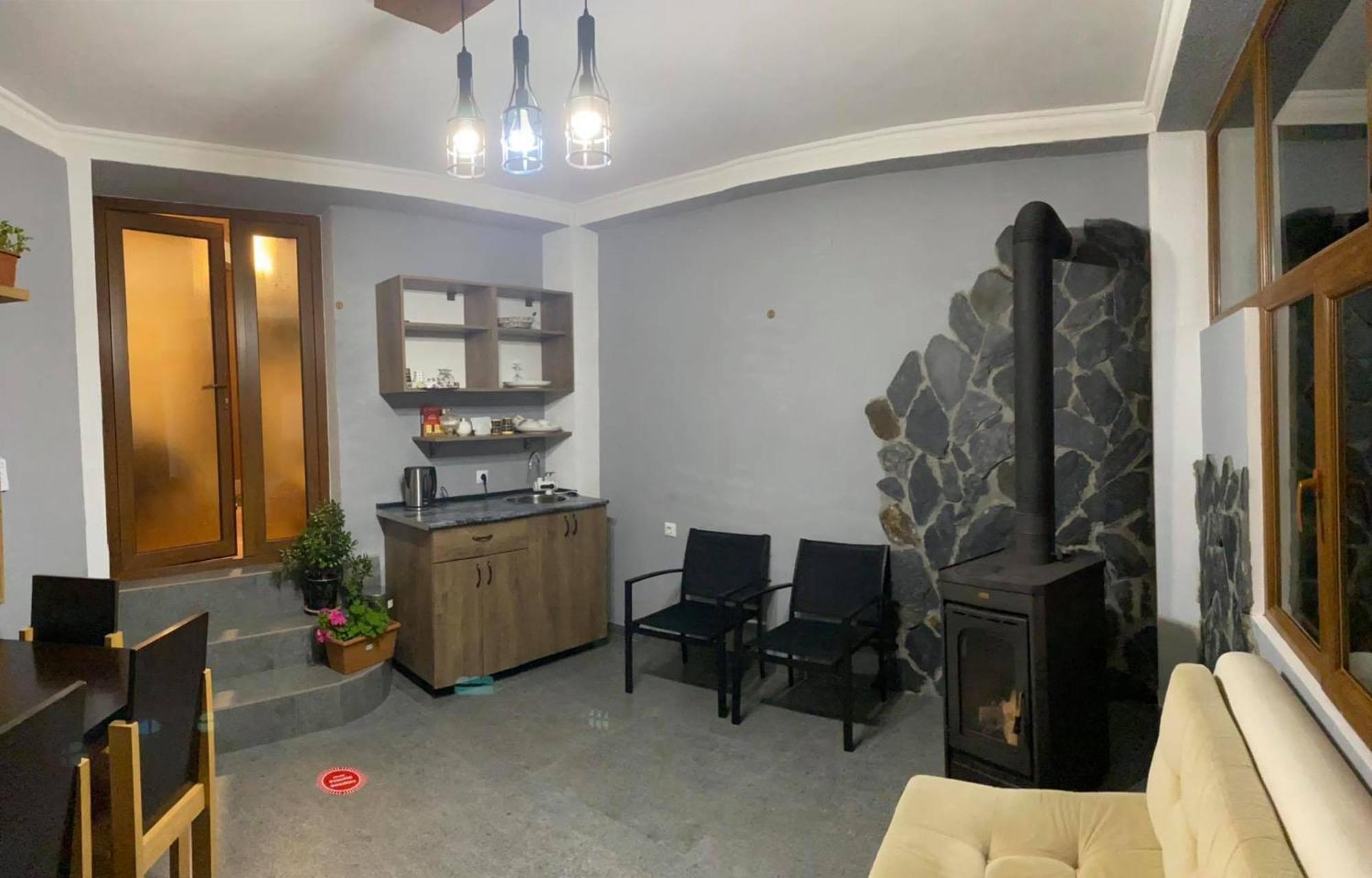 Guest House Nikala 메스티아 외부 사진