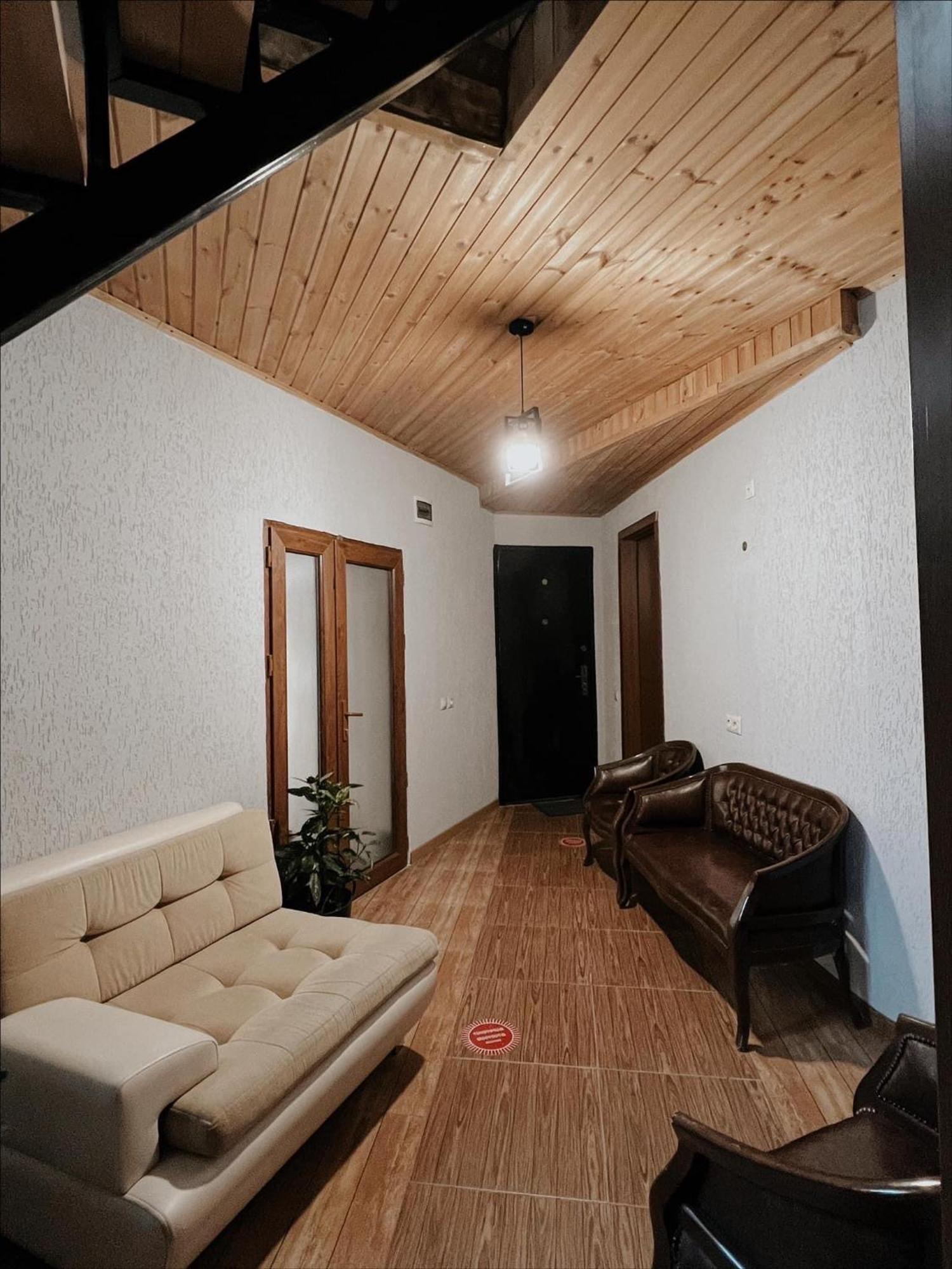 Guest House Nikala 메스티아 외부 사진