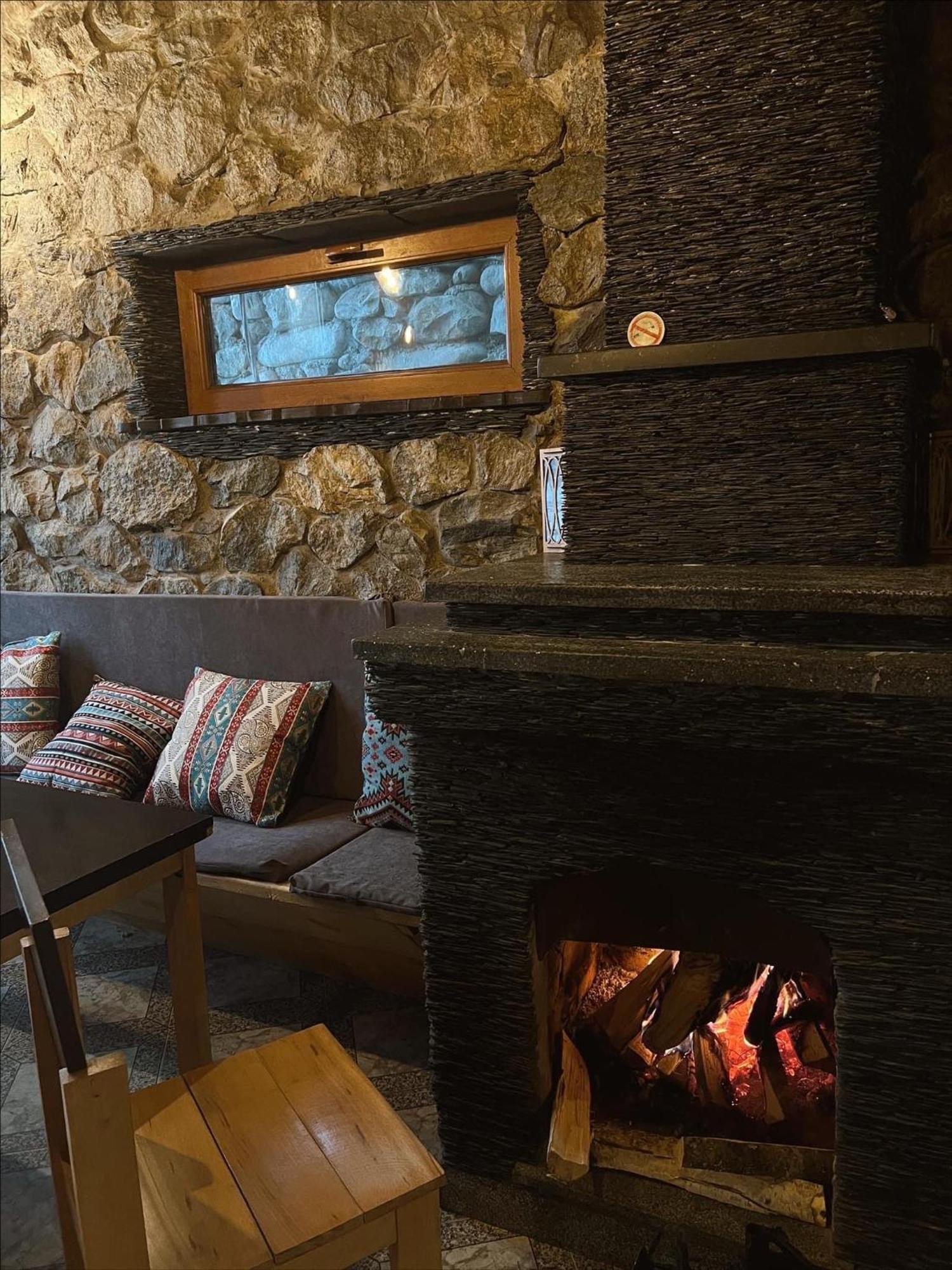 Guest House Nikala 메스티아 외부 사진