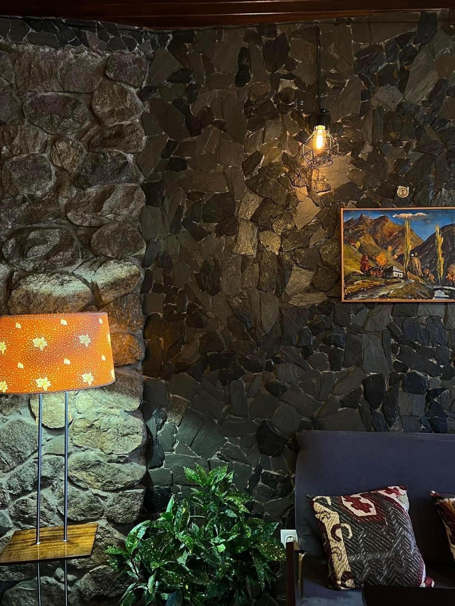 Guest House Nikala 메스티아 외부 사진