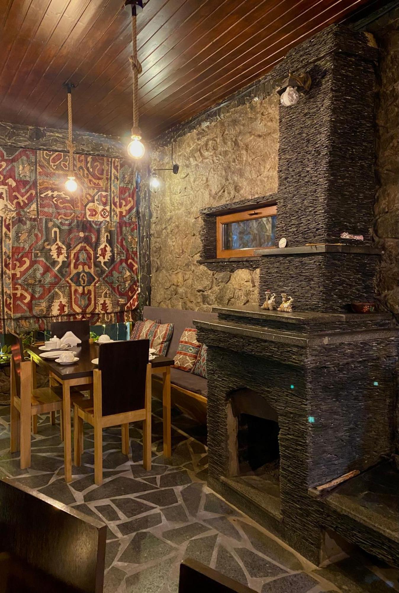 Guest House Nikala 메스티아 외부 사진