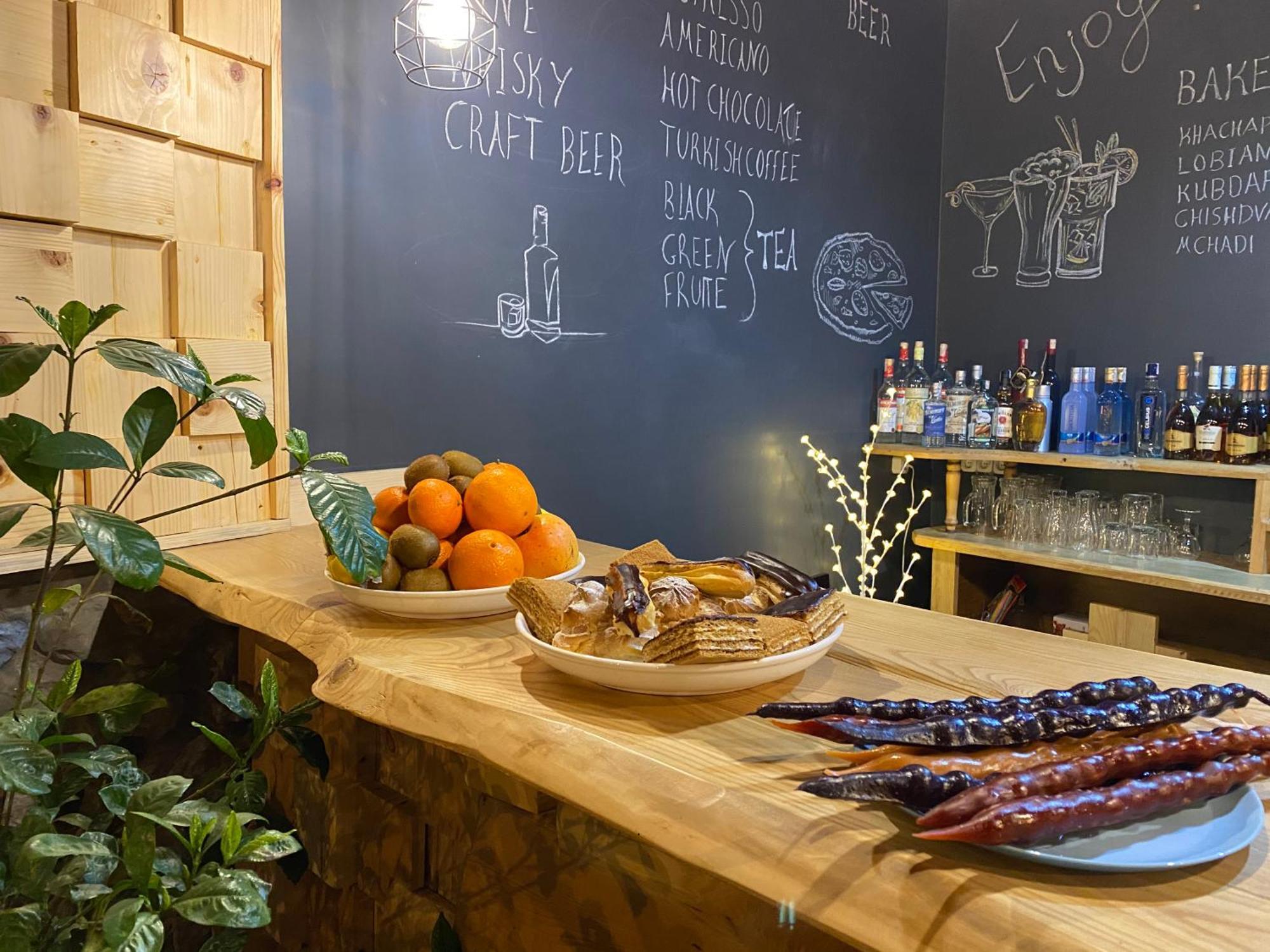 Guest House Nikala 메스티아 외부 사진