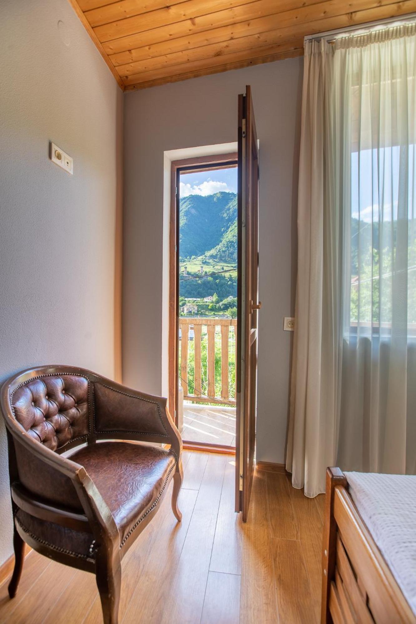 Guest House Nikala 메스티아 외부 사진