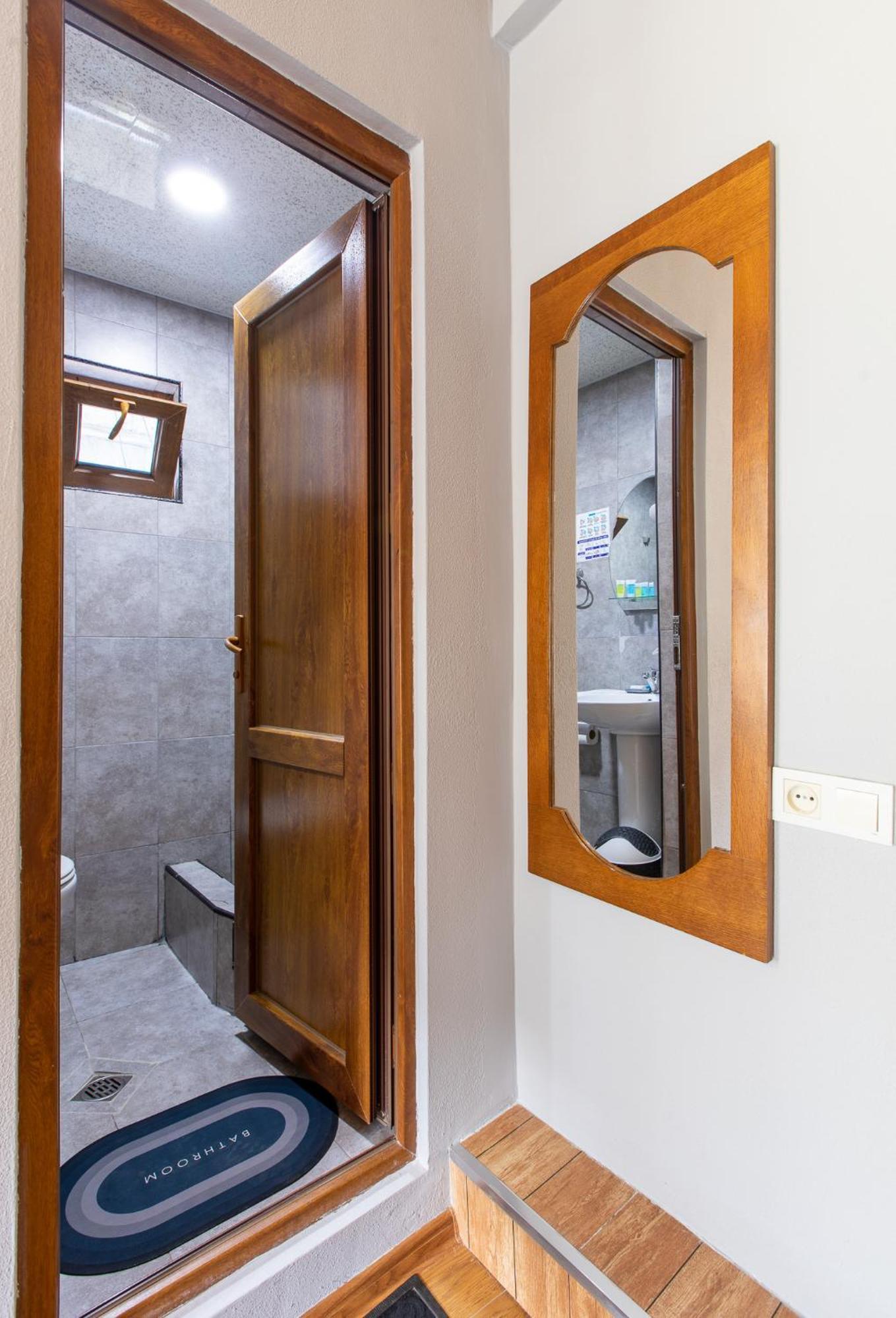 Guest House Nikala 메스티아 외부 사진