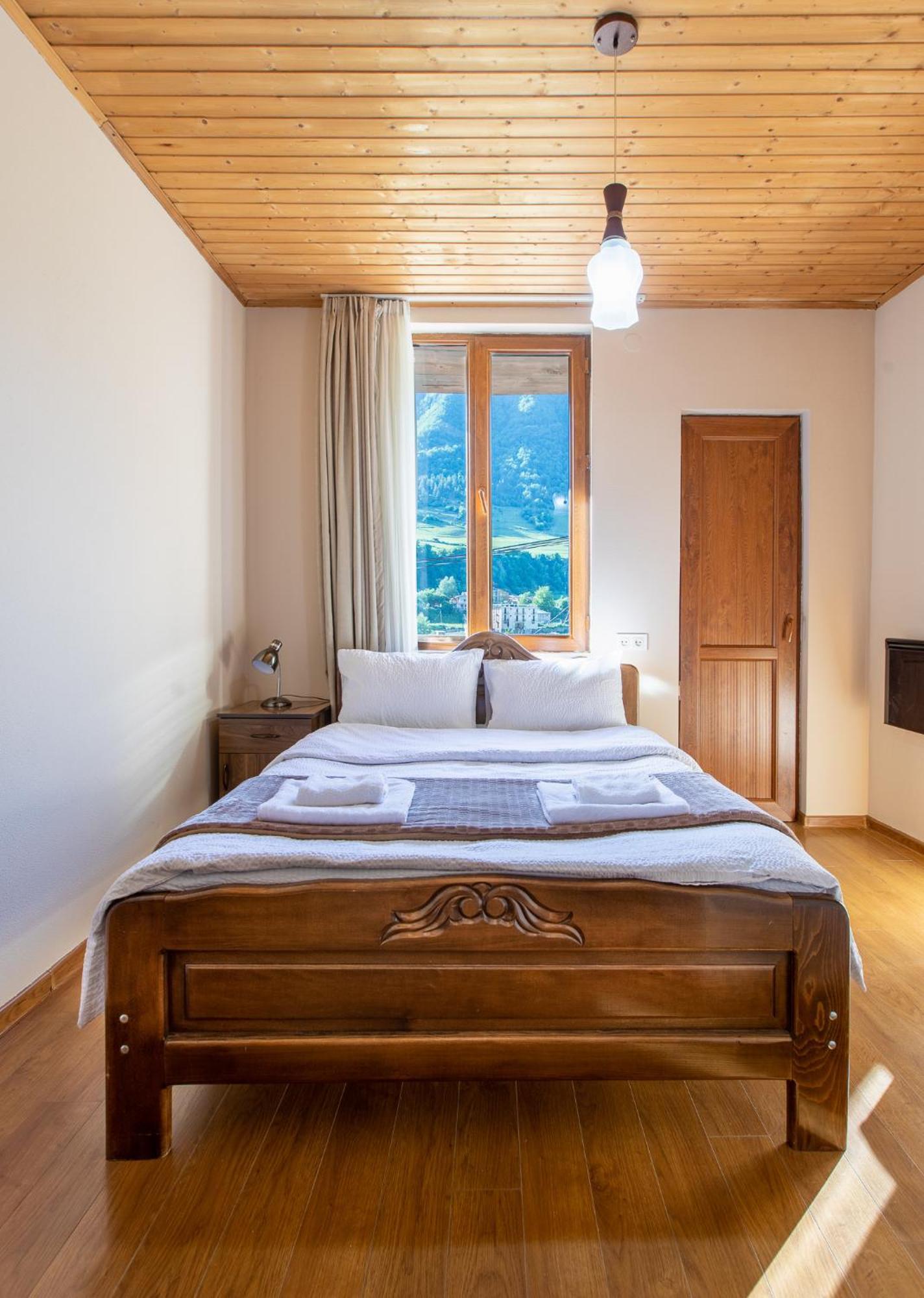 Guest House Nikala 메스티아 외부 사진