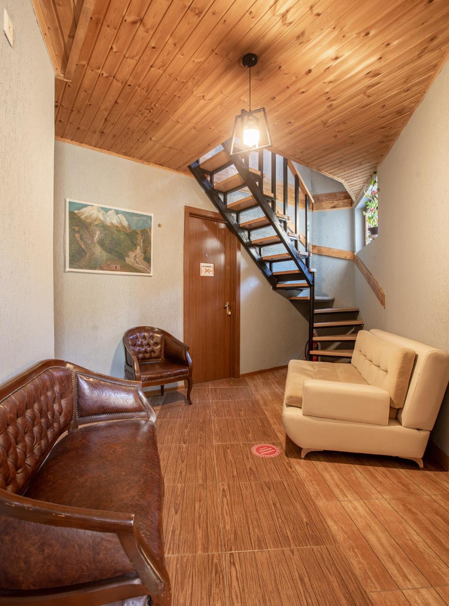 Guest House Nikala 메스티아 외부 사진