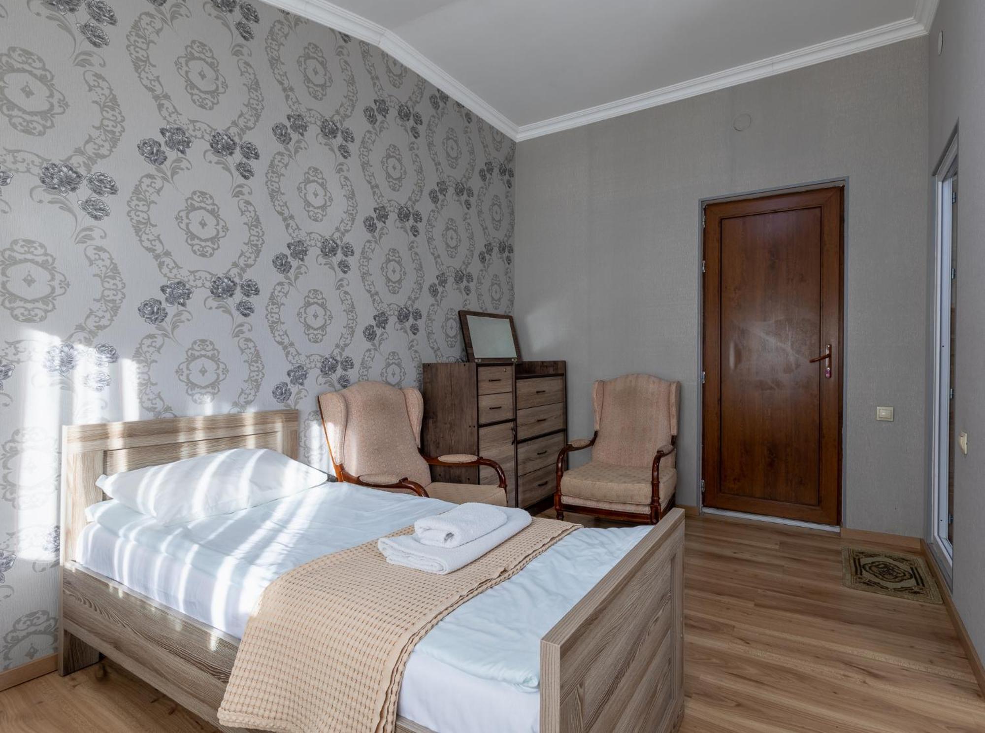 Guest House Nikala 메스티아 외부 사진