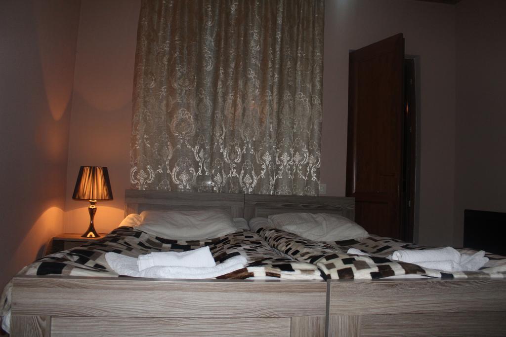 Guest House Nikala 메스티아 외부 사진