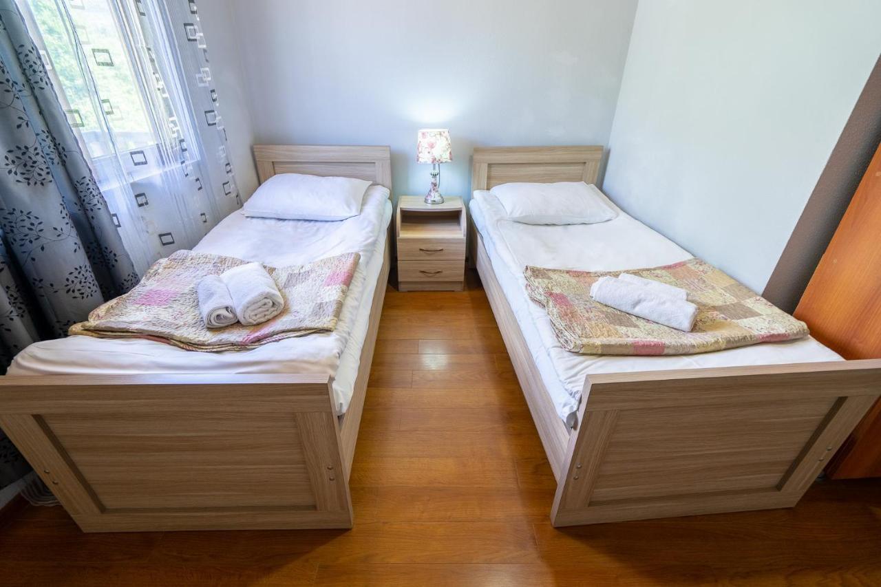 Guest House Nikala 메스티아 외부 사진