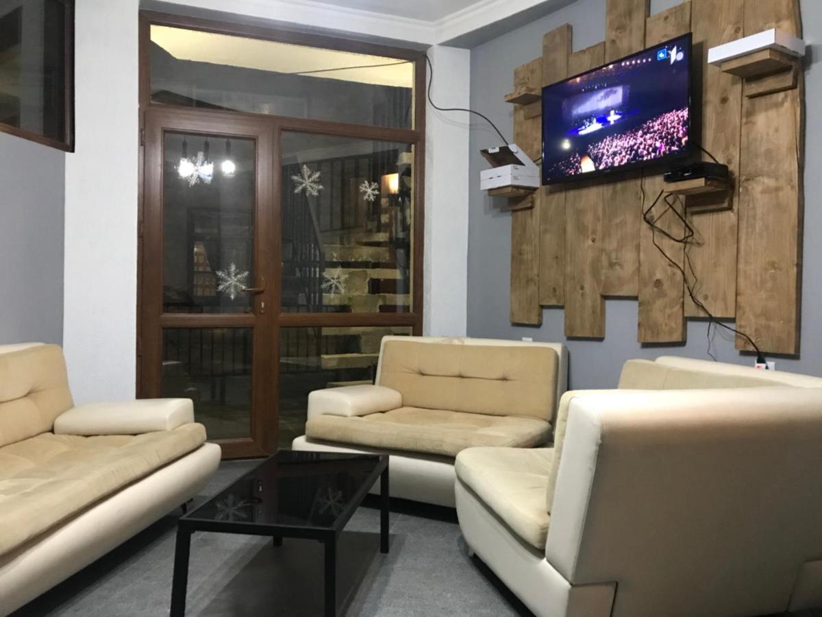 Guest House Nikala 메스티아 외부 사진